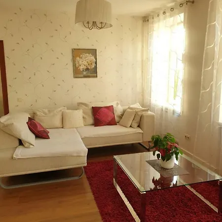 Old Town Apartment2